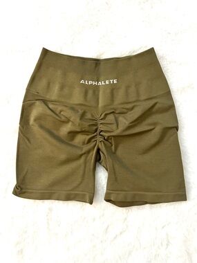 New ALPHALETE Women’s Amplify Shorts Willow Green Cinch Scrunch Butt 4.5” Size S